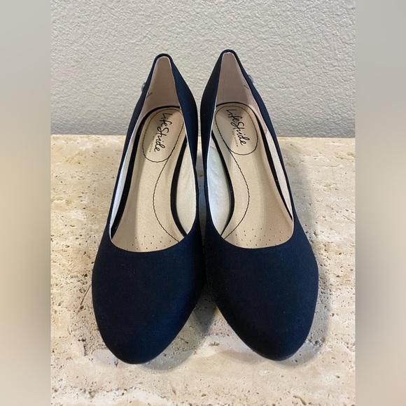 Life Stride Parigi Pumps in black fabric.
Brand new, synthetic upper size 7 - Picture 1 of 8